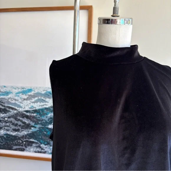 LOFT Black Sleeveless Muscle Tee - Picture 3 of 8